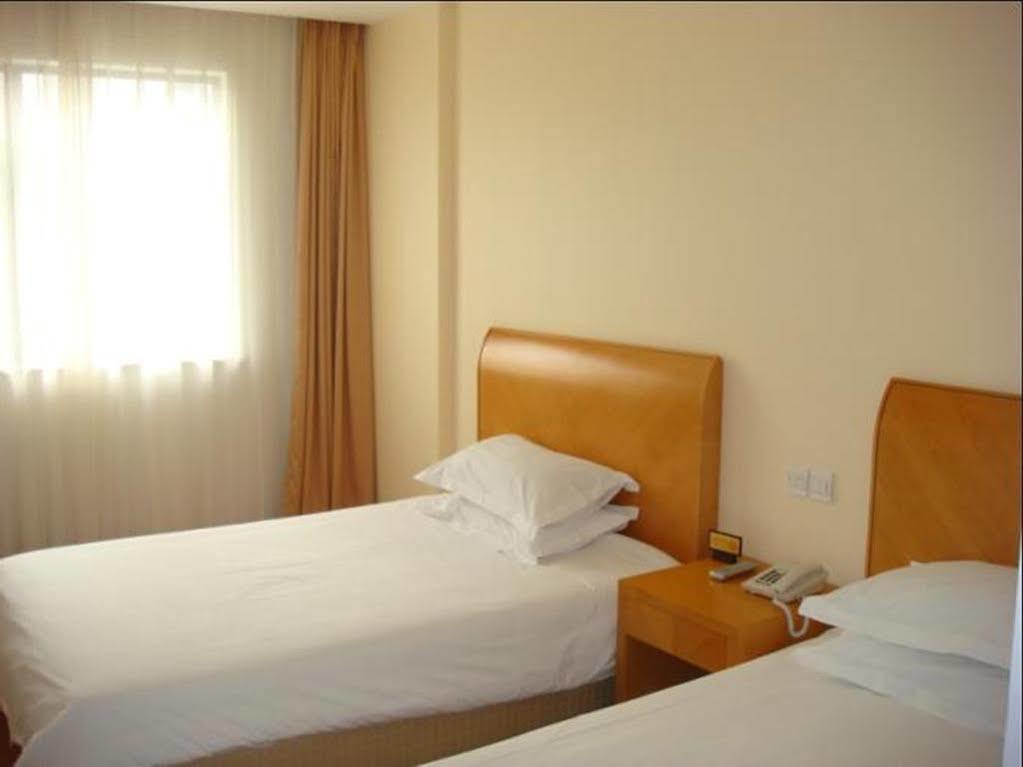 7 Days Inn Shanghai Xujiahui Caobao Road Subway Station Branch Xuhui エクステリア 写真