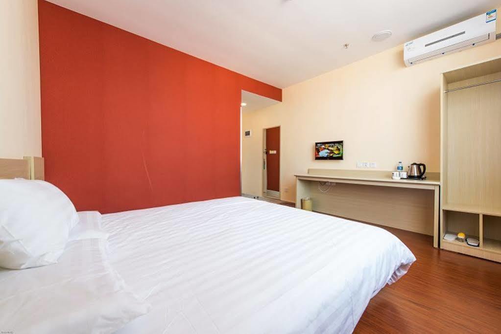 7 Days Inn Shanghai Xujiahui Caobao Road Subway Station Branch Xuhui エクステリア 写真