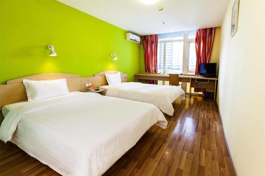7 Days Inn Shanghai Xujiahui Caobao Road Subway Station Branch Xuhui エクステリア 写真