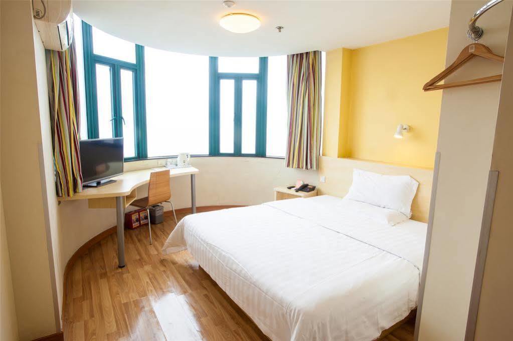 7 Days Inn Shanghai Xujiahui Caobao Road Subway Station Branch Xuhui エクステリア 写真