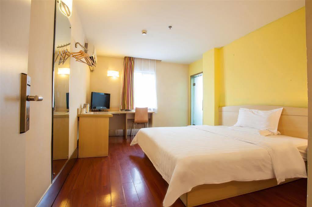 7 Days Inn Shanghai Xujiahui Caobao Road Subway Station Branch Xuhui エクステリア 写真