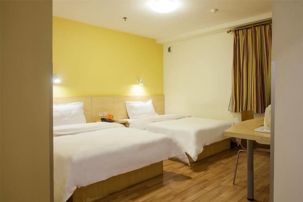 7 Days Inn Shanghai Xujiahui Caobao Road Subway Station Branch Xuhui エクステリア 写真