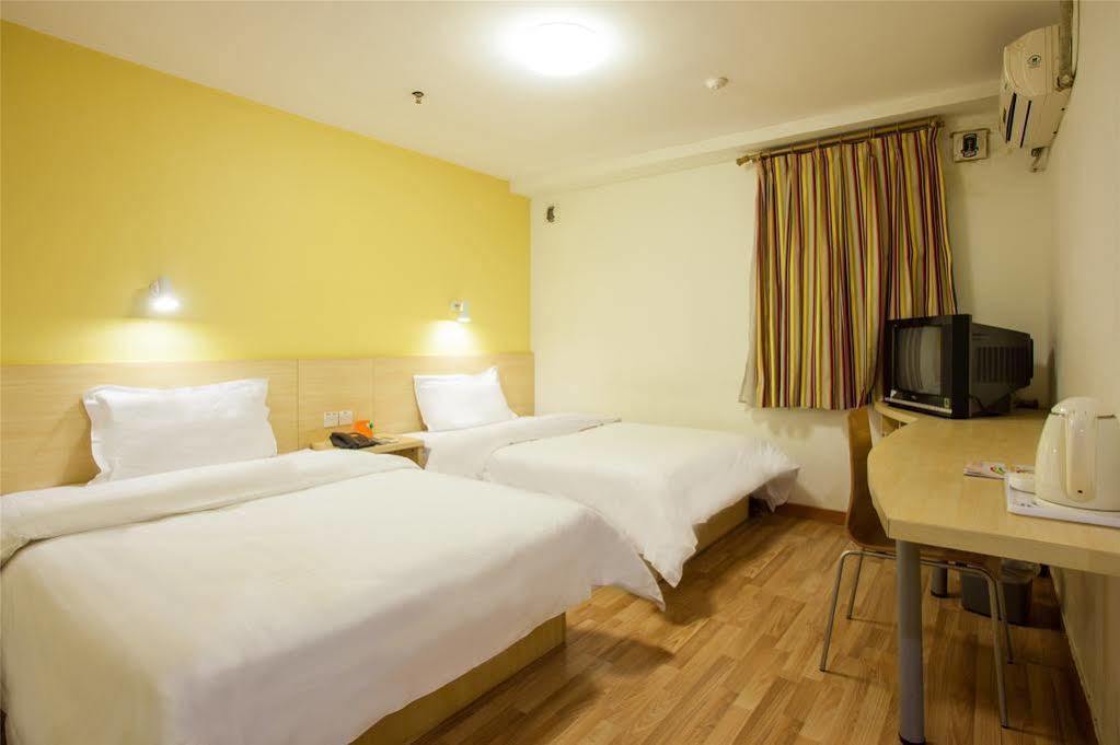 7 Days Inn Shanghai Xujiahui Caobao Road Subway Station Branch Xuhui エクステリア 写真