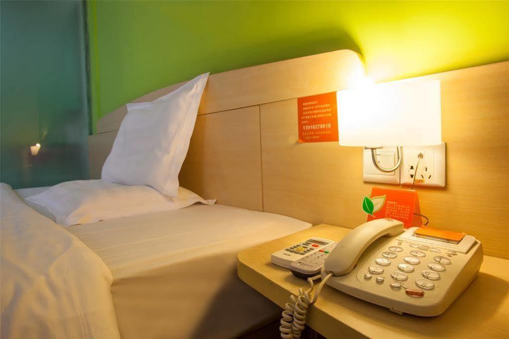 7 Days Inn Shanghai Xujiahui Caobao Road Subway Station Branch Xuhui エクステリア 写真